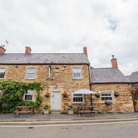 The George & Dragon Country Inn Seaton Extérieur photo