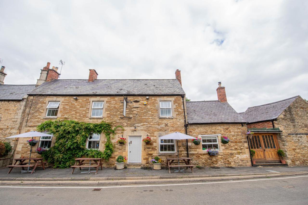 The George & Dragon Country Inn Seaton Extérieur photo